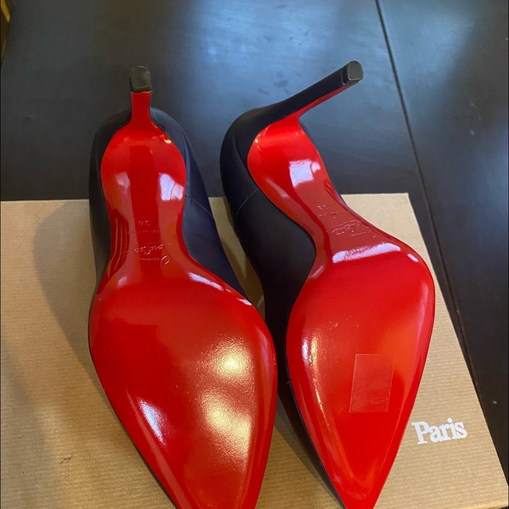 Christian Louis Vuitton heels size 8 never worn perfect condition box included